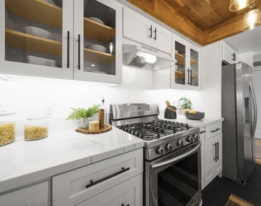 2700 E Cahuenga Boulevard - Photo Thumbnail 5