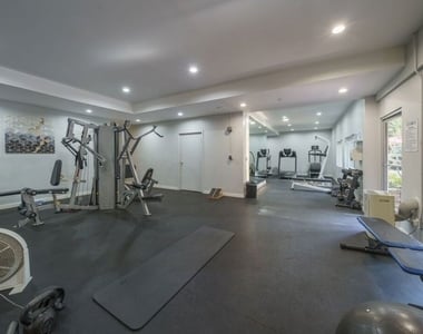 2700 E Cahuenga Boulevard - Photo Thumbnail 18
