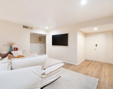7270 Hillside Avenue - Photo Thumbnail 8