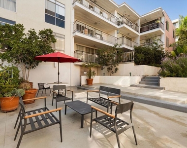 7270 Hillside Avenue - Photo Thumbnail 11