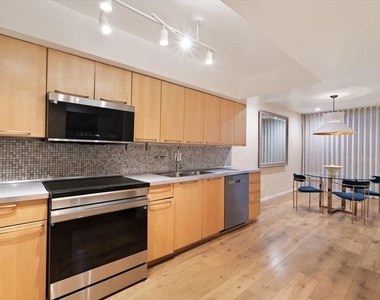 7270 Hillside Avenue - Photo Thumbnail 3