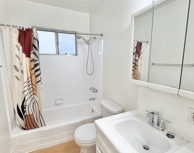 932 Wilcox Avenue - Photo Thumbnail 8