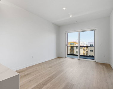 3555 Overland Avenue - Photo Thumbnail 5