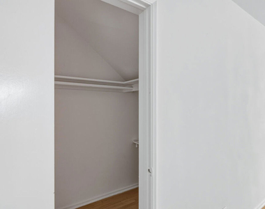 1058 S Wooster Street - Photo Thumbnail 10