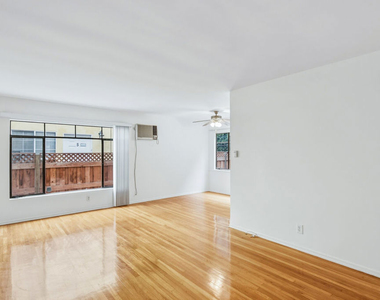 1058 S Wooster Street - Photo Thumbnail 3