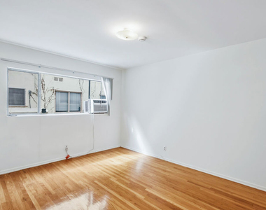 1058 S Wooster Street - Photo Thumbnail 13