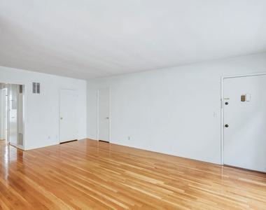 1058 S Wooster Street - Photo Thumbnail 7