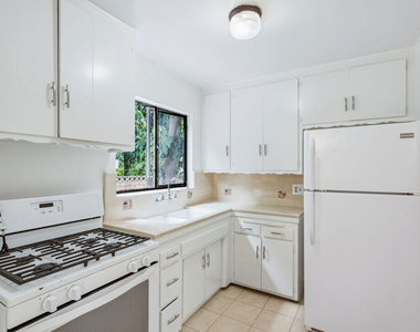 1058 S Wooster Street - Photo Thumbnail 11
