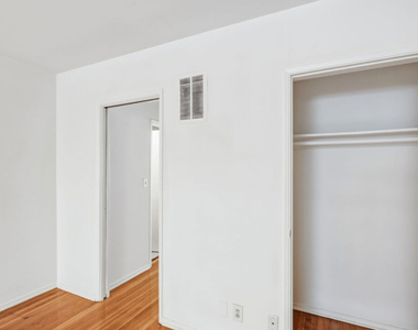 1058 S Wooster Street - Photo Thumbnail 9