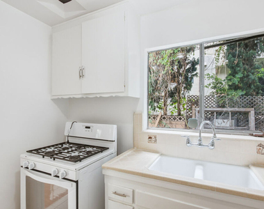 1058 S Wooster Street - Photo Thumbnail 12