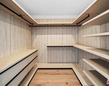 307 N Wilton Place - Photo Thumbnail 11