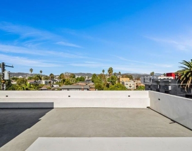 307 N Wilton Place - Photo Thumbnail 10