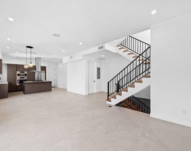 307 N Wilton Place - Photo Thumbnail 2