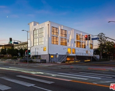 307 N Wilton Place - Photo Thumbnail 1