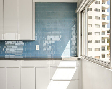 7250 Franklin Avenue - Photo Thumbnail 9