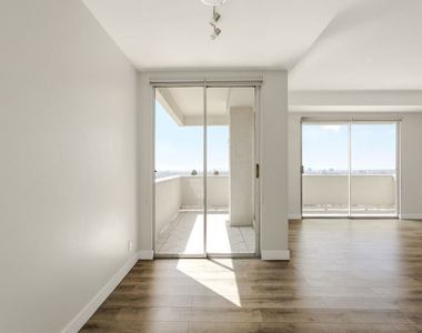 7250 Franklin Avenue - Photo Thumbnail 12