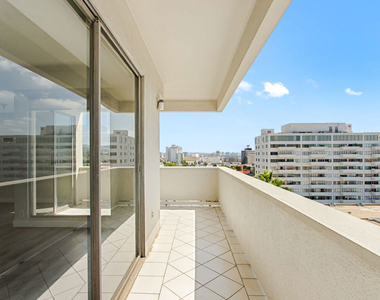 7250 Franklin Avenue - Photo Thumbnail 2