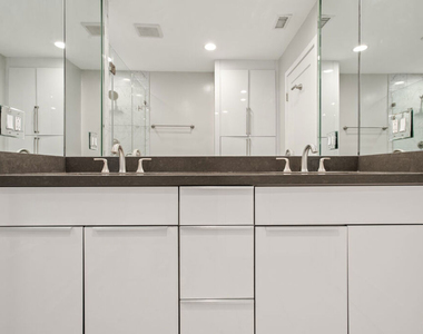 7250 Franklin Avenue - Photo Thumbnail 25