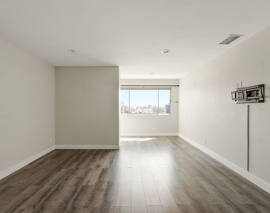 7250 Franklin Avenue - Photo Thumbnail 21