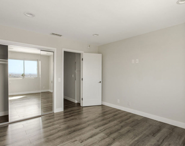 7250 Franklin Avenue - Photo Thumbnail 28