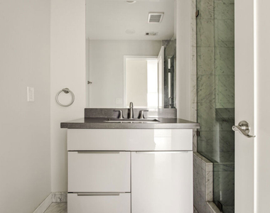 7250 Franklin Avenue - Photo Thumbnail 30