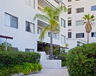 7250 Franklin Avenue - Photo Thumbnail 40