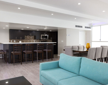7250 Franklin Avenue - Photo Thumbnail 42