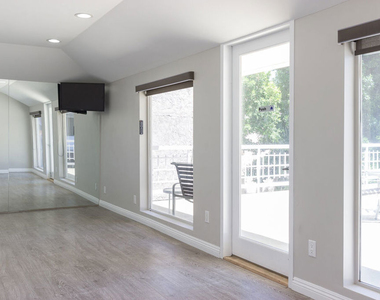 7250 Franklin Avenue - Photo Thumbnail 43