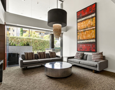 7250 Franklin Avenue - Photo Thumbnail 33