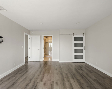 7250 Franklin Avenue - Photo Thumbnail 20
