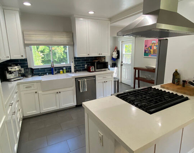 1202 N Poinsettia Place - Photo Thumbnail 6