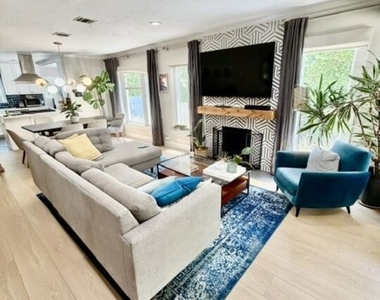 1202 N Poinsettia Place - Photo Thumbnail 1