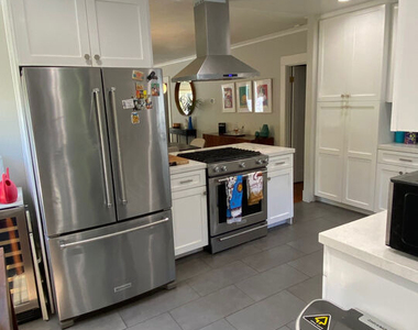 1202 N Poinsettia Place - Photo Thumbnail 7