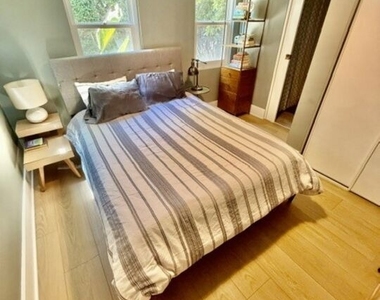 1202 N Poinsettia Place - Photo Thumbnail 17
