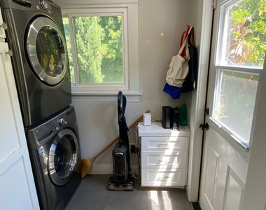 1202 N Poinsettia Place - Photo Thumbnail 8