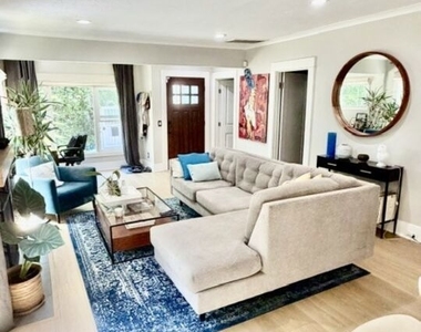 1202 N Poinsettia Place - Photo Thumbnail 2