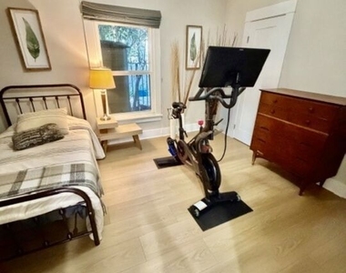 1202 N Poinsettia Place - Photo Thumbnail 15