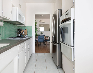 1233 N Laurel Avenue - Photo Thumbnail 8