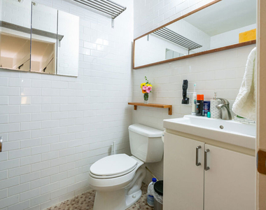 1233 N Laurel Avenue - Photo Thumbnail 15