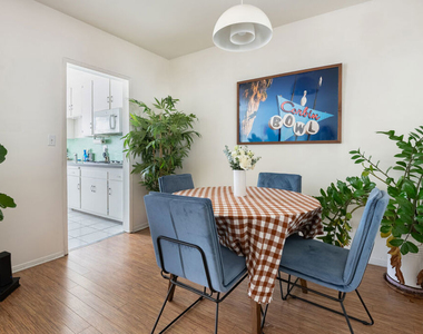 1233 N Laurel Avenue - Photo Thumbnail 3