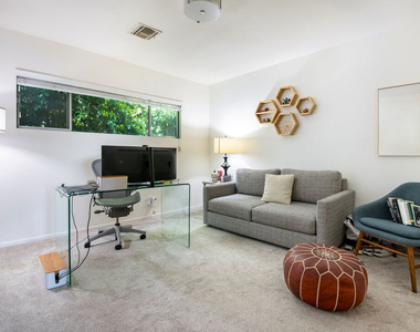 1233 N Laurel Avenue - Photo Thumbnail 17