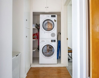 1233 N Laurel Avenue - Photo Thumbnail 20