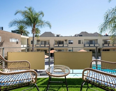 1233 N Laurel Avenue - Photo Thumbnail 19
