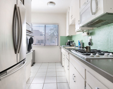 1233 N Laurel Avenue - Photo Thumbnail 7