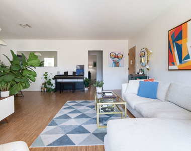 1233 N Laurel Avenue - Photo Thumbnail 9