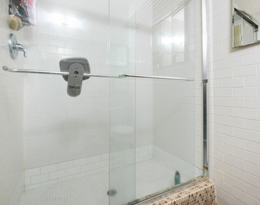 1233 N Laurel Avenue - Photo Thumbnail 16