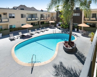 1233 N Laurel Avenue - Photo Thumbnail 22