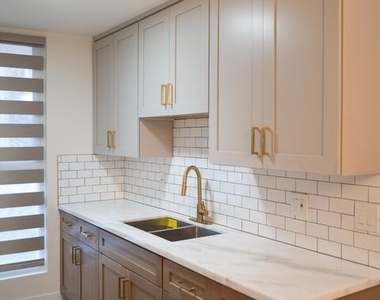860 S Kingsley Drive - Photo Thumbnail 2