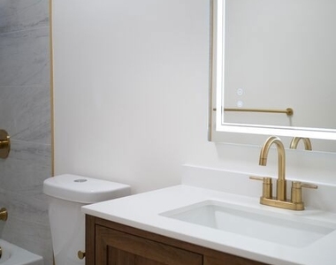860 S Kingsley Drive - Photo Thumbnail 4
