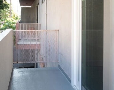 860 S Kingsley Drive - Photo Thumbnail 13